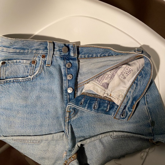 Levi’s 501 raw hem shorts - Picture 6 of 6
